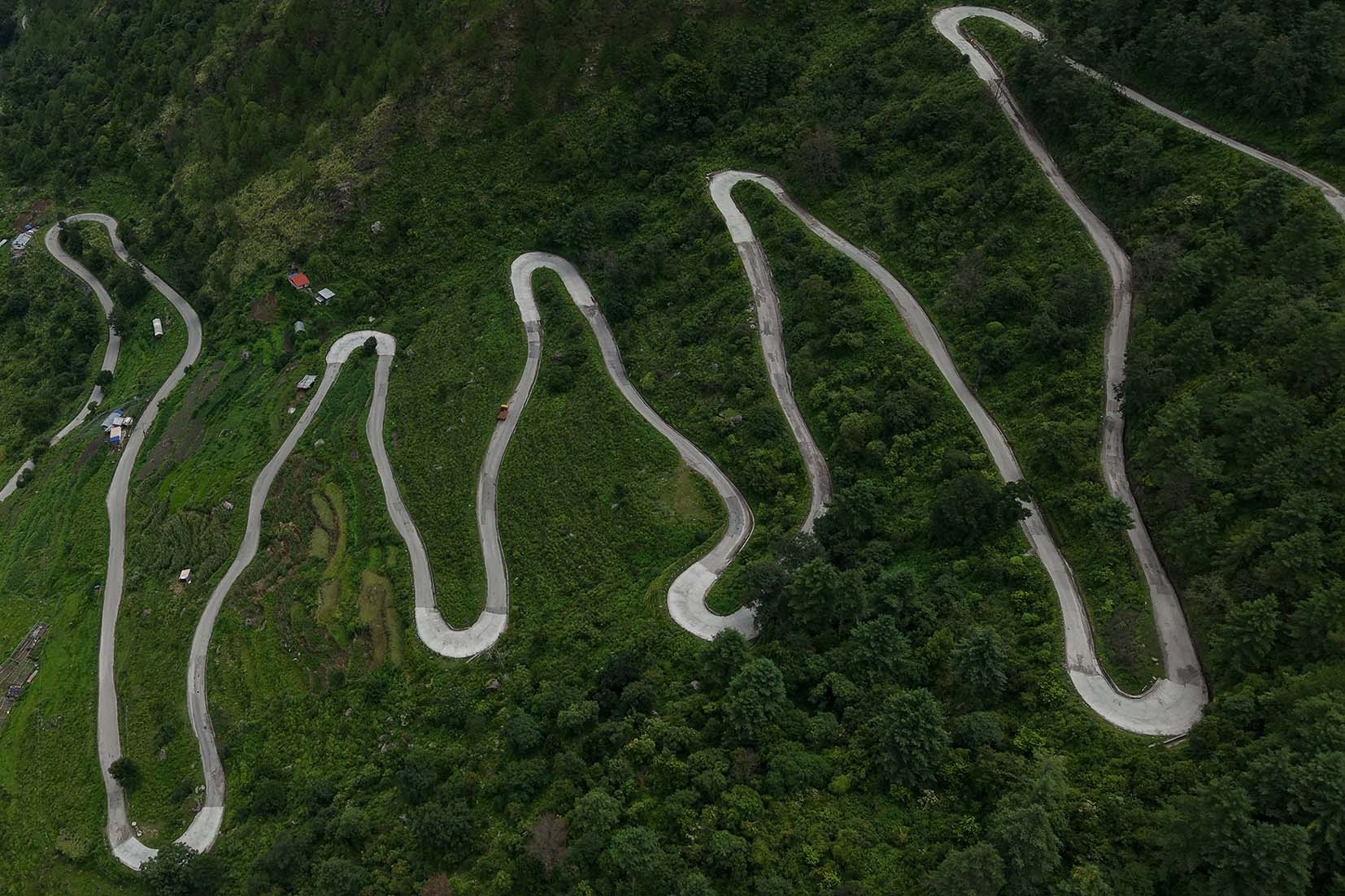 धुन्चे स्याफ्रुवेशी सडकखण्ड अन्तर्गतको आकर्षक बाह्र घुम्ती सडक