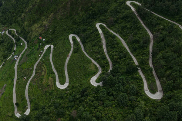 धुन्चे स्याफ्रुवेशी सडकखण्ड अन्तर्गतको आकर्षक बाह्र घुम्ती सडक