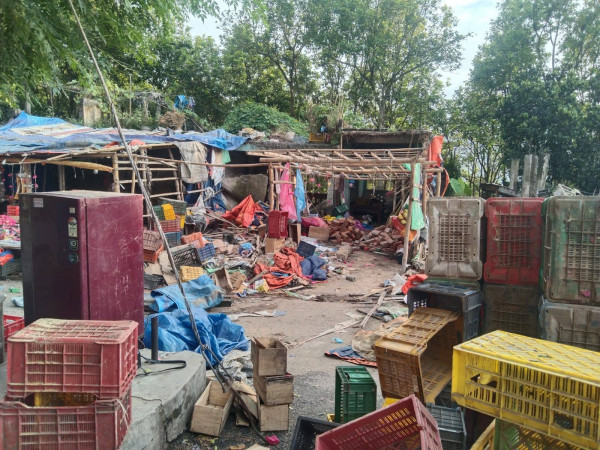 बाह्रकिलो बजारका घरटहरा स्वःस्फुर्त खाली