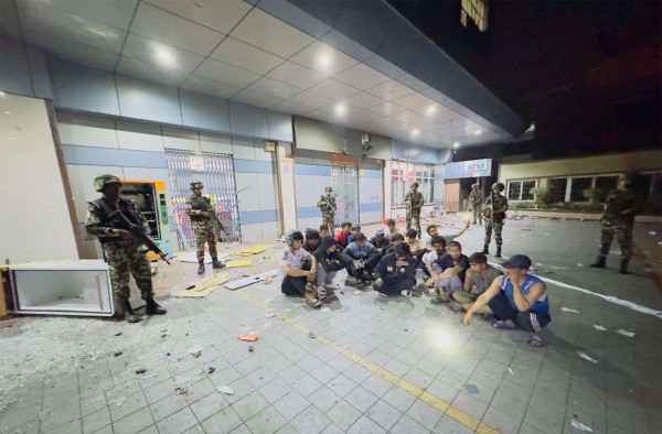 लुटपाटमा संलग्न २६ जना पक्राउ