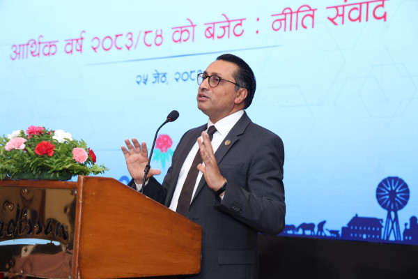 अर्थमन्त्रीको दाबीः आर्थिक विकासको स्पष्ट रोडम्याप कोर्ने बजेट ल्याएका छौँ