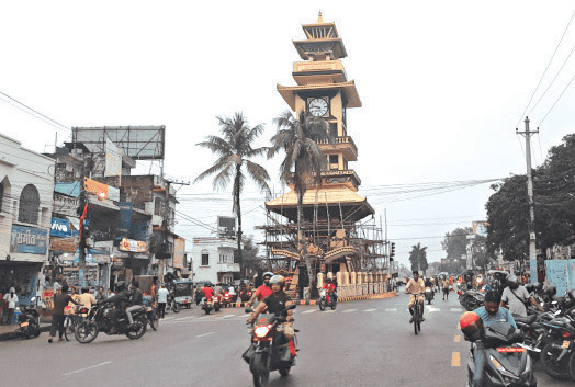 वीरगंजको जनजीवन सामान्य बन्दै