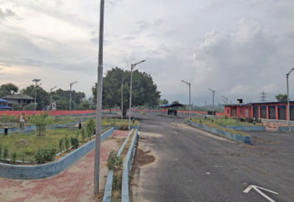 करोडौं खर्चिएको बसपार्क अलपत्र 