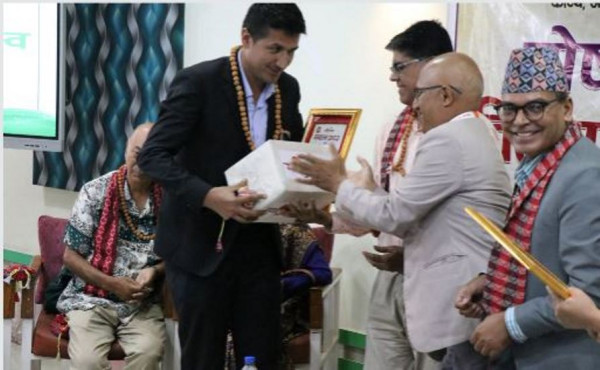 ‘पहिलो आमनिर्वाचन २०१५’लाई गैरआख्यान पुरस्कार