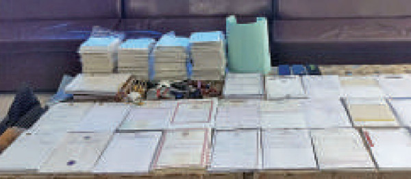 सयौं नक्कली प्रमाणपत्रसहित भारतीय पक्राउ