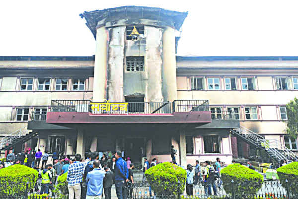 संसद् पुनःस्थापनाको रिटमा कारण देखाऊ