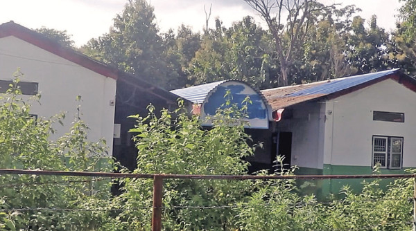 दमकको कोभिड अस्पताल बन्यो खण्डहर