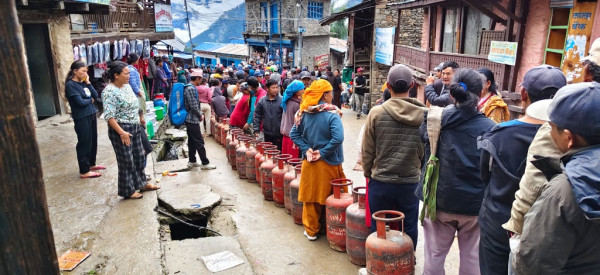 ग्यासमा १०५ रुपैयाँ मूल्यवृद्धि, उद्योगीबीच विरोधाभास