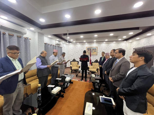 शिक्षामन्त्रीद्वारा विश्वविद्यालयका नवनियुक्त उपकुलपतिको शपथ
