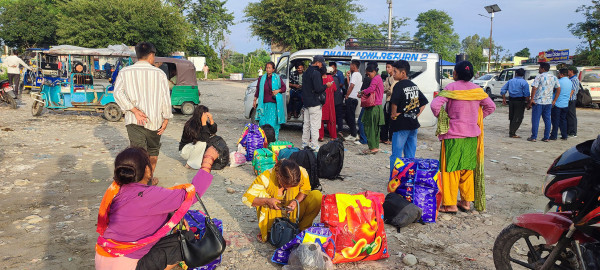 चाडपर्व छोडेर काम खोज्न भारत