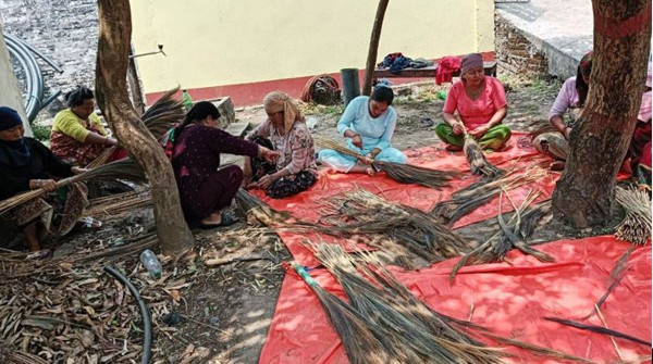 वन उद्यममा जोडिँदै नवलपुरका महिला