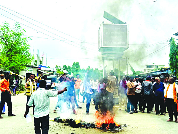 मौलापुरमा बालेनको पुत्ला दहन