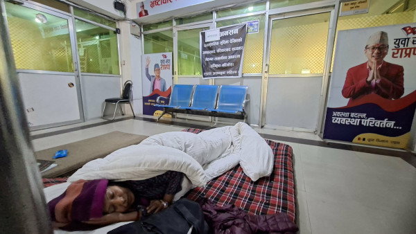 अनसनमा बस्दा बल प्रयोग