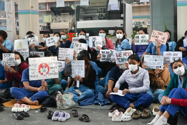 एक सातादेखि आन्दोलित छन् मणिपाल र जिएमसी अस्पतालका नर्सहरु