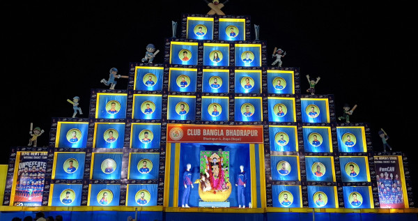 नेपाली क्रिकेट खेलाडीको तस्विर राखेर कालीपूजा पण्डाल