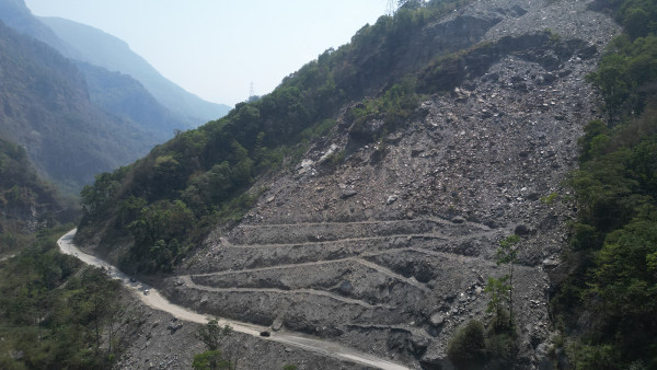 ‘बेन्चिङ’ विधिबाट पहिरो रोकथाम