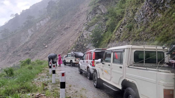 पहाडी क्षेत्रमा वर्षा बढेसँगै सडकमा क्षति बढ्दो