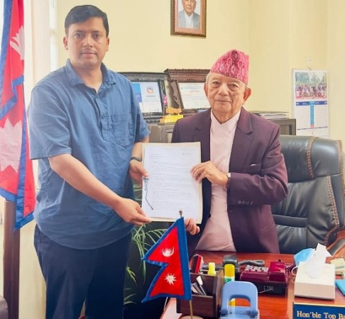 गल्ती सच्याउन माग गर्दै एमाले आयोगमा