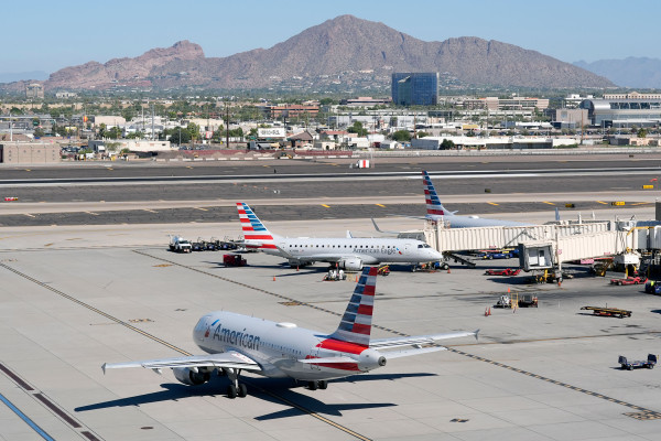 अमेरिकी शटडाउनका कारण २५ सय उडान रद्द