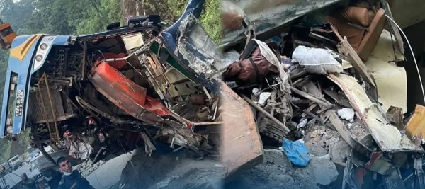 नवलपुरको दाउन्नेमा बस दुर्घटना, ६ जनाको मृत्यु, १० घाइते