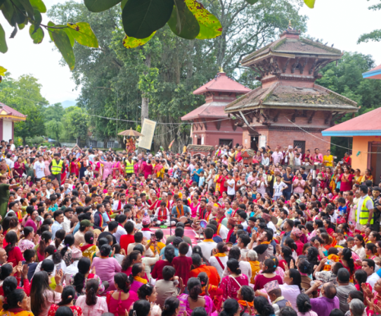 भजनमा रमाउँदै युवा