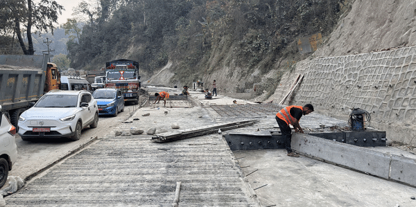 नारायणगढ-बुटवल सडक : दाउन्नेमा एकतर्फी ढलानको काम सम्पन्न