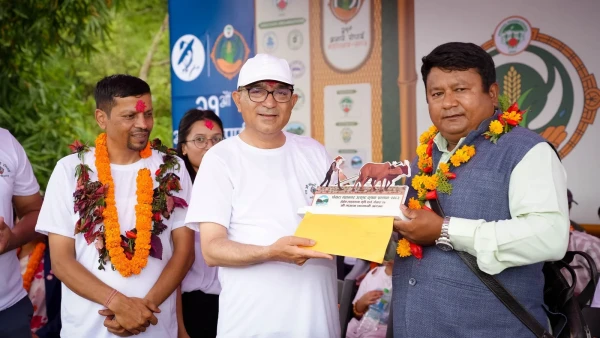 पोखराका दुई उत्कृष्ट किसान सम्मानित