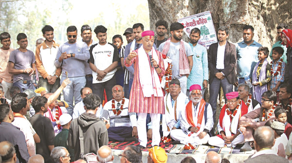 गगन र अमरेश आमनेसामने