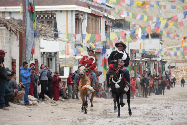 लोमान्थाङ यार्तुङ घोडा दौडमा वडाध्यक्ष विष्ट च्याम्पियन
