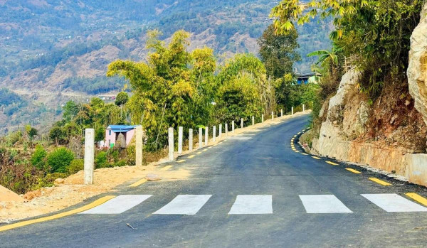 ट्रयाक खुलेको २६ वर्षपछि सडक कालोपत्र, स्थानीयमा खुसियाली