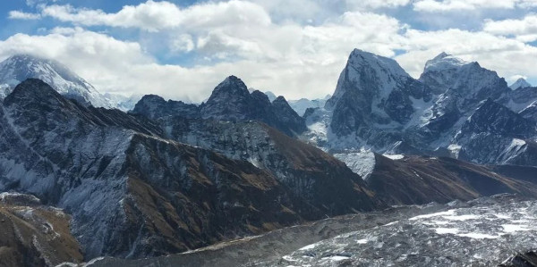 खुम्बु क्षेत्रमा हिमपात, सात विदेशी पर्यटकको उद्धार