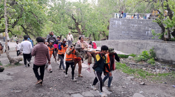 डोलीमा जाँदै भक्तजन