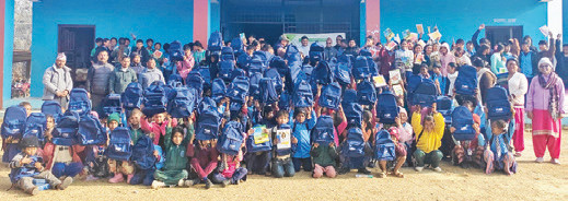 पियोर इनर्जीद्वारा विद्यार्थीलाई शैक्षिक सामग्री