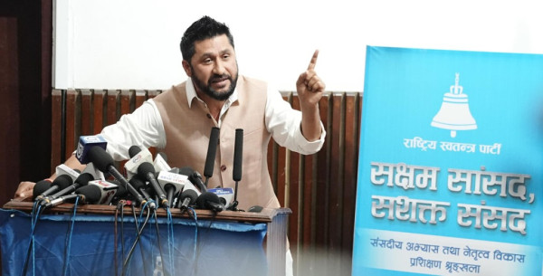 ‘मेरो गर्धन त्यहीँ छ, चलाइदिनुस् हतियार’