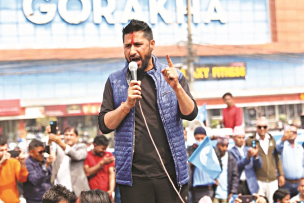 निर्माण व्यवसायीलाई डोरीले होइन, कानुनले बाँध्ने भनेको होः रवि लामिछाने