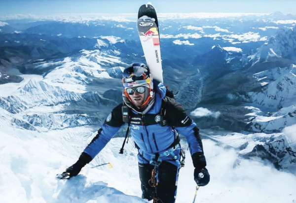 सगरमाथामा स्की खेलेर कीर्तिमान