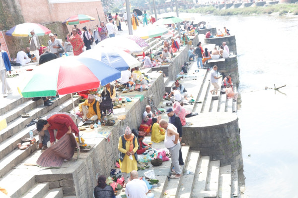 सोह्र श्राद्धको अन्तिम दिन पशुपतिमा श्राद्ध तथा पिण्डदान
