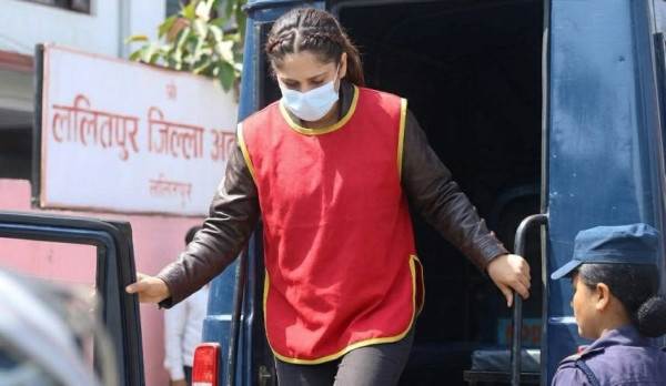 टिकटकर तुलसा अधिकारी जेल चलान