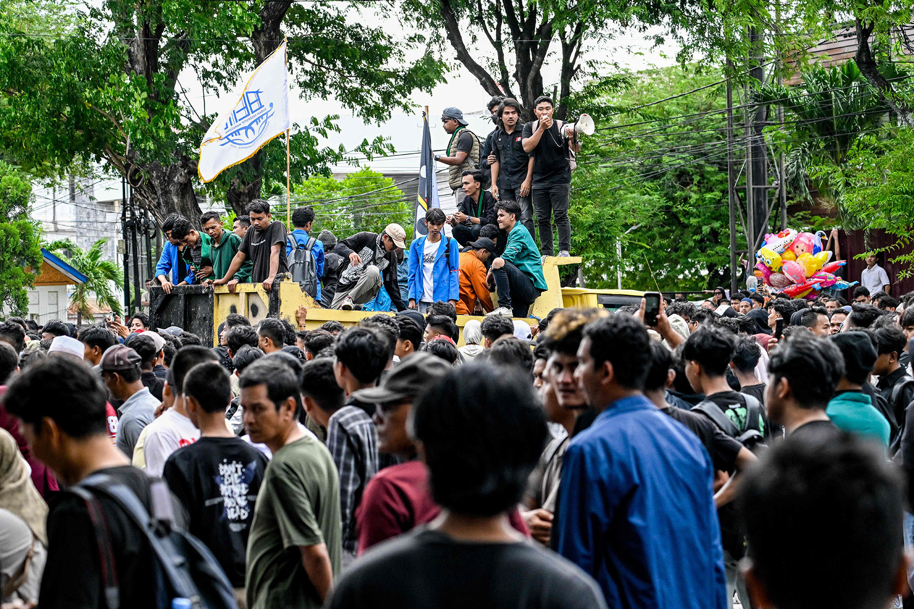 इन्डोनेसियामा विरोध प्रदर्शनपछि २० जना बेपत्ता