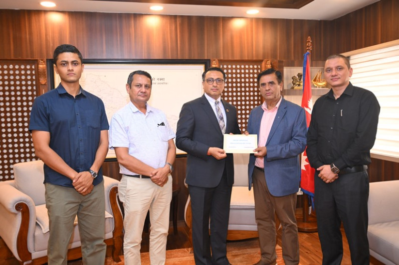 शर्मा एण्ड कम्पनी तथा संजीवनी ग्रुपद्वारा बाढी प्रभावितलाई १ करोड ५१ लाख सहयोग