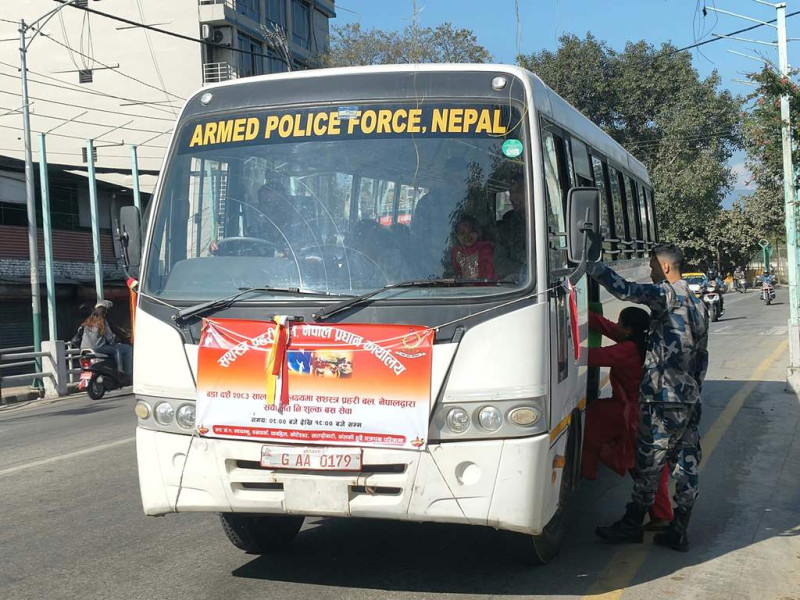 प्रहरीका निःशुल्क बस सेवाबाट तीन हजारभन्दा बढी यात्रु लाभान्वित