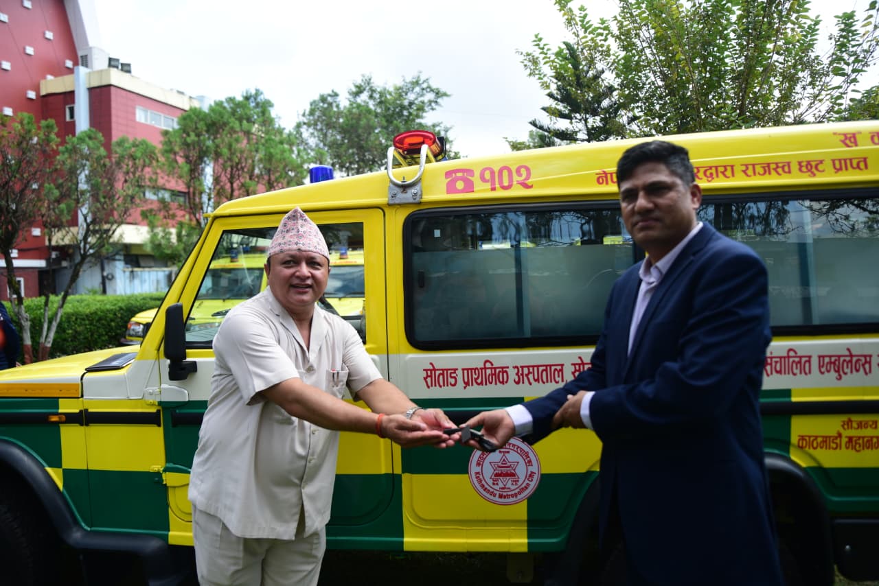 काठमाडौं महानगरले बाँड्यो ३५ एम्बुलेन्स