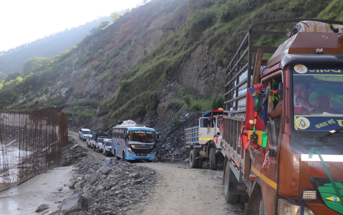 बिपी राजमार्ग : पुनर्निर्मित सडकबाटै आवागमन, दसैँमा थप सहज