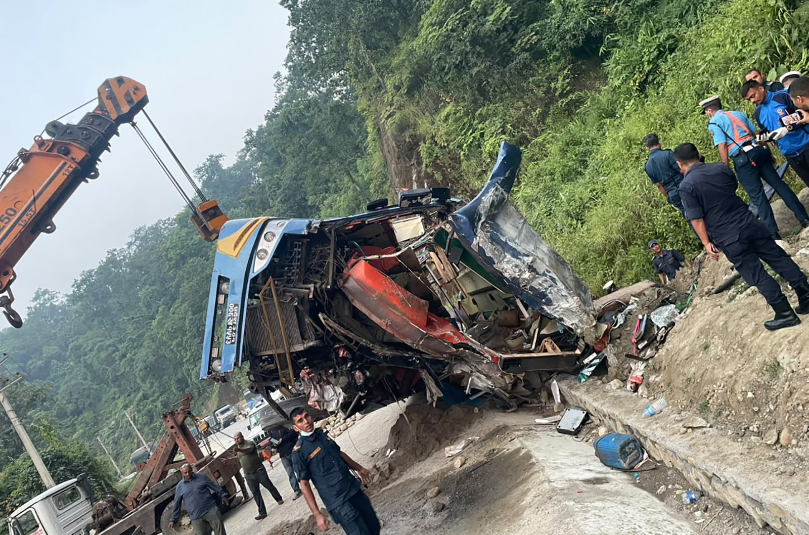 दाउन्नेमा बस दुर्घटना, ६ जनाको मृत्यु
