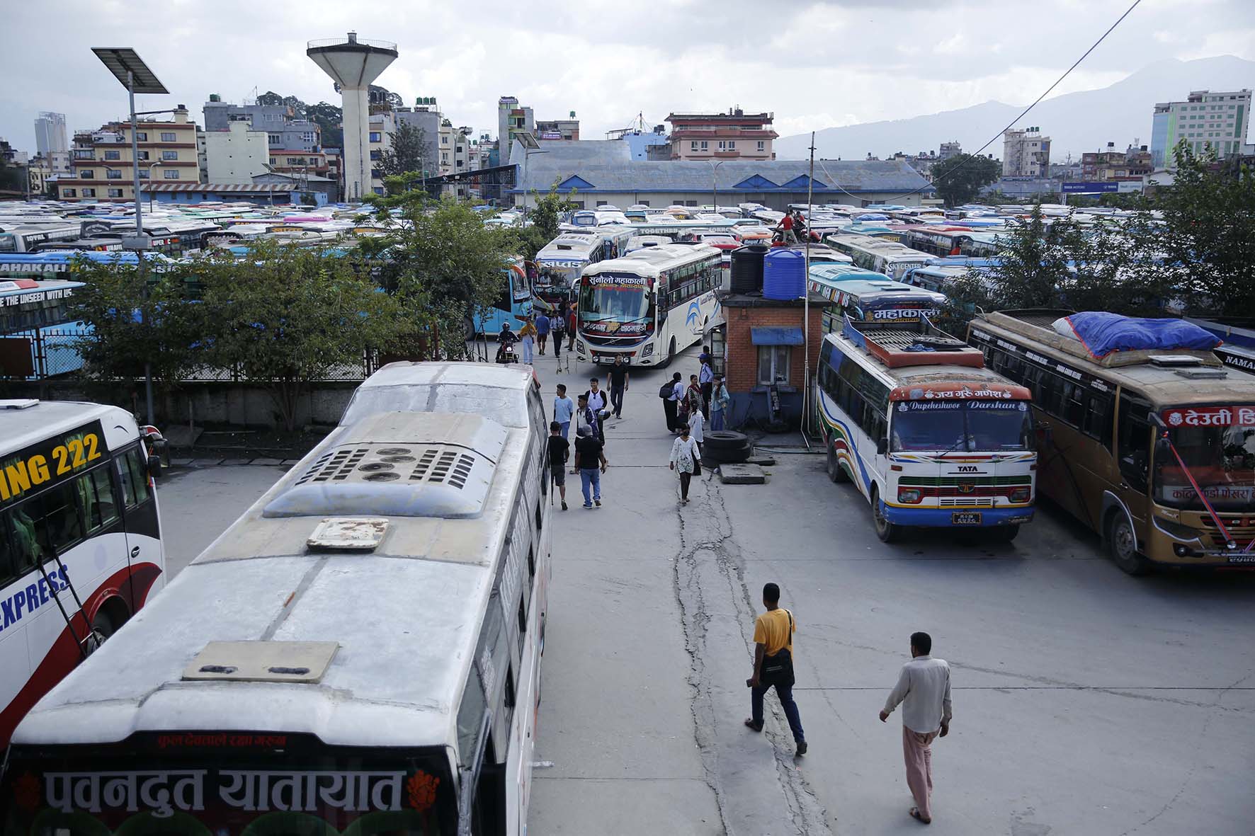 चाडमा बाटो र बसको सुबिस्ता