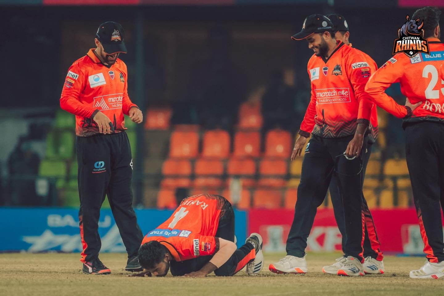 चितवन चिनाउँदै ‘राइनोज’