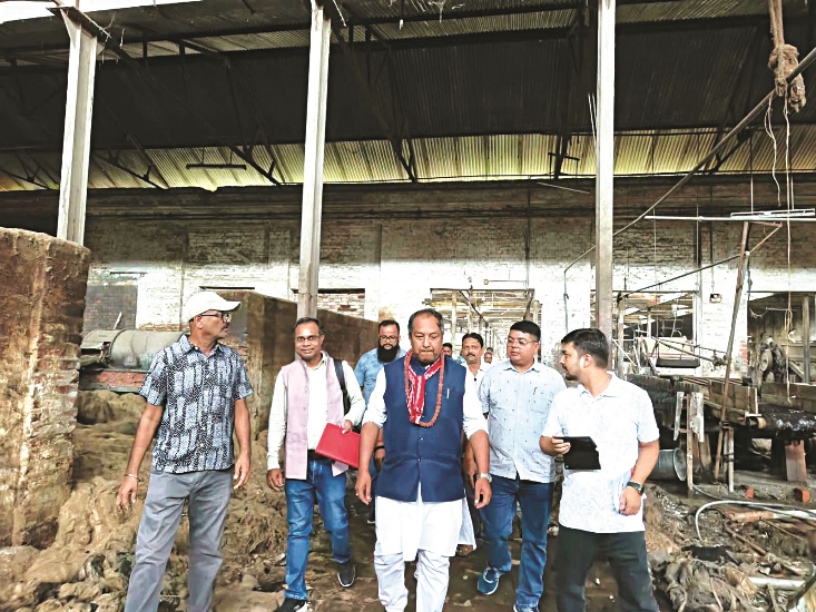उद्योगमन्त्रीः गौरी आउट, दीपक इन