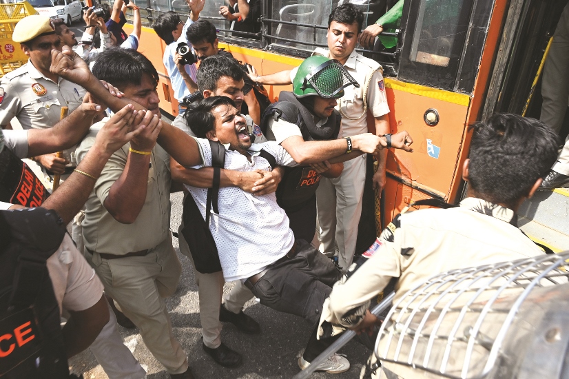 दिल्लीमा प्रदर्शन अझ चर्को