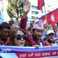 ‘हावामा भाषण ठोक्दैनौं’