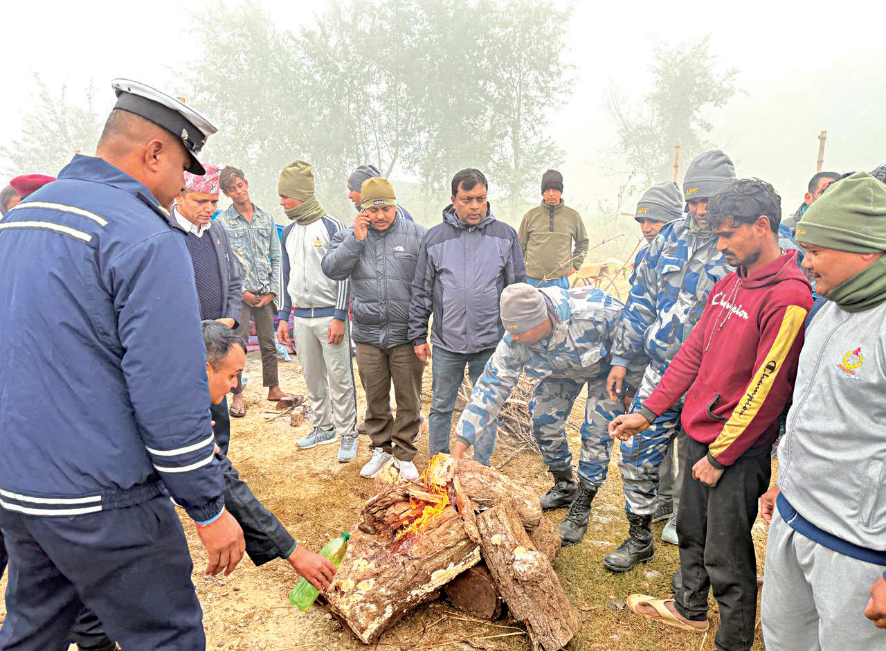 चिसो छल्न वनले बाँड्यो दाउरा
